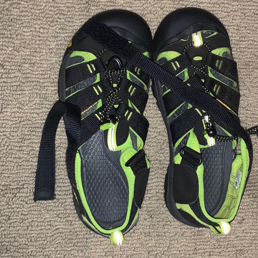 Hiking Shoes/Water Sandals